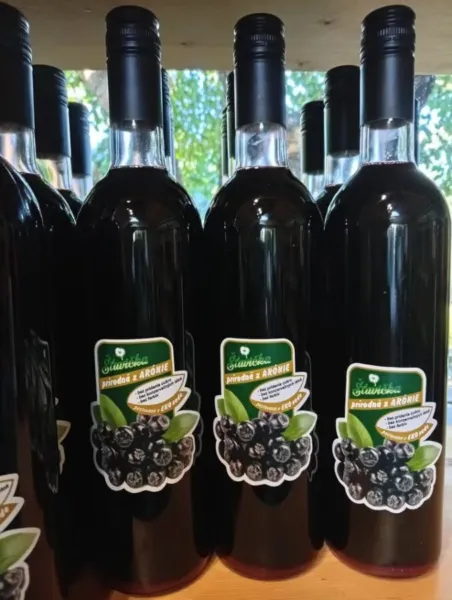 Poctivá aronia, dopestovana na Slovensku😍 U nás v ponuke